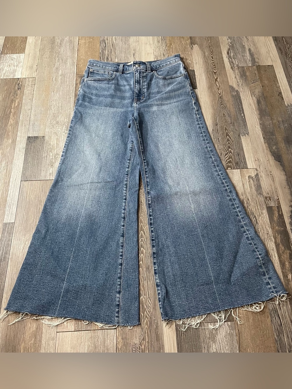 Madewell Flared Wide-Leg Jean Size 27 Medium Wash High Waist Raw Hem